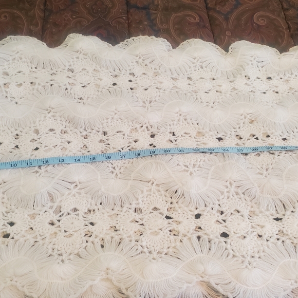 Shawl (Fine Wool-Hand Crochet) - Picture 3 of 5